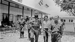 Khoảnh khắc xúc động của lãnh tụ Fidel Castro tại vùng giải phóng miền Nam Việt Nam 