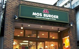 Ăn tối tại chuỗi nhà hàng MOS Burger, hàng chục người bị ngộ độc