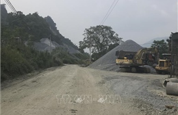 Đường liên xã ở Yên Bái xuống cấp trầm trọng vì xe vận chuyển đá