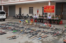 Phát hoảng với lượng lớn vũ khí tự chế, chất nổ thu hồi từ người dân Nghệ An