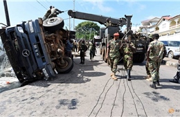 Lật xe quân sự trên đường phục vụ tang lễ 1 tử sĩ, hơn 80 người thương vong