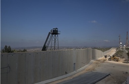 Cận cảnh hàng rào bê tông hàng trăm triệu USD do Israel xây dựng dọc biên giới với Liban