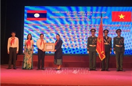 Trường Lê Duẩn đón nhận Huân chương Lao động hạng Ba của Nhà nước Lào tặng