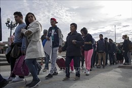 Mexico mở cửa biên giới cho phụ nữ và trẻ em di cư