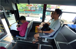 Lượng hành khách đi xe buýt ở Hà Nội tăng