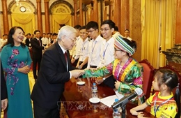 Tổng Bí thư, Chủ tịch nước Nguyễn Phú Trọng gặp mặt Đoàn học sinh, sinh viên tiêu biểu