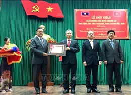 Thừa Thiên – Huế đón nhận Huân chương Lao động hạng Nhất của Lào