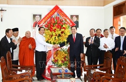 Chủ tịch Ủy ban Trung ương MTTQ Việt Nam chúc mừng Giáng sinh tại Bình Dương
