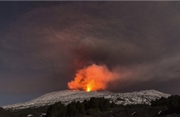 Núi lửa Etna trên đảo Sicily &#39;thức giấc&#39;, sân bay Catania buộc phải đóng cửa 