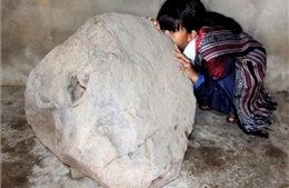 Phát hiện tù và bằng đá độc, lạ nặng 200 kg trên thảo nguyên Bùi Hui