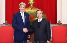 Trưởng ban Kinh tế Trung ương Nguyễn Văn Bình tiếp cựu Ngoại trưởng Hoa Kỳ John Kerry