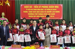 Bộ trưởng Bộ Giáo dục và Đào tạo Phùng Xuân Nhạ làm việc tại tỉnh Bắc Giang 