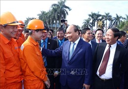 Thủ tướng Nguyễn Xuân Phúc vui &#39;Tết sum vầy&#39; với công nhân Hải Phòng