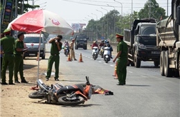 &#39;Hung thần&#39; chở dăm gỗ va chạm xe máy khiến một thanh niên tử vong