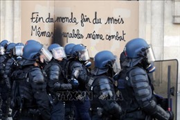 Pháp cho phép cảnh sát ngăn chặn và đối phó &#39;Áo vàng&#39;