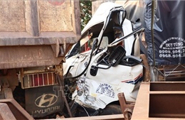 Bình Phước: Xe tải tông xe ben khiến một tài xế kẹt cứng trong cabin