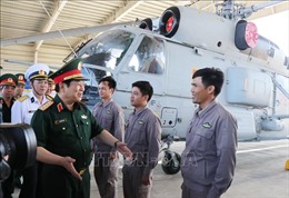 Đại tướng Ngô Xuân Lịch thăm các đơn vị tại Căn cứ Quân sự Cam Ranh