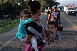 Mexico kêu gọi người di cư không sử dụng trẻ em trong nỗ lực tìm đường tới Mỹ