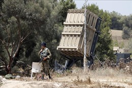 Israel đáp trả hàng chục quả rocket từ Dải Gaza bắn sang