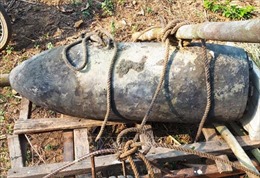 Xử lý an toàn quả bom 230kg phát hiện dưới lòng sông Thạch Hãn