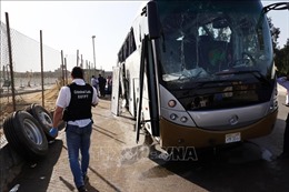 Ai Cập: Thiết bị phát nổ làm vỡ tan kính xe buýt chở 25 du khách