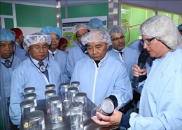 Thủ tướng Nguyễn Xuân Phúc thăm Tập đoàn dược phẩm AstraZeneca, Thụy Điển