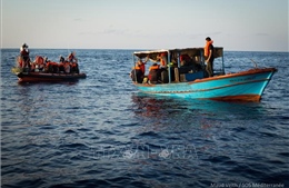 Giải cứu 124 người nhập cư bất hợp pháp ở ngoài khơi Libya