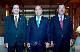 Thủ tướng Nguyễn Xuân Phúc gặp gỡ Thủ tướng Lào, Campuchia bên lề Hội nghị Cấp cao ASEAN 34