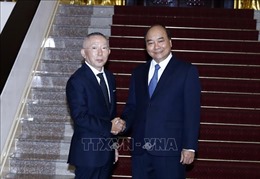 Thủ tướng Nguyễn Xuân Phúc tiếp Chủ tịch Tập đoàn Fast Retailing, Nhật Bản