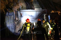 Cháy lớn thiêu rụi xưởng nhựa tại quận Hoàng Mai (Hà Nội)