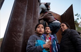Mỹ bổ sung nhiều biện pháp đẩy nhanh tiến trình trục xuất người di cư