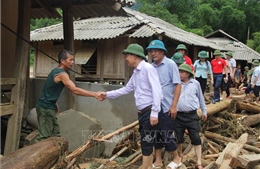Bí thư Tỉnh ủy Thanh Hóa kiểm tra tình hình khắc phục lũ lụt tại huyện Quan Sơn