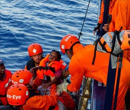 Tàu Ocean Viking cứu thêm 81 người ở ngoài khơi Libya