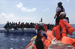 Khoảng 100 người di cư được cứu ngoài khơi bờ biển Libya
