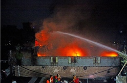 Hỏa hoạn thiêu rụi khu nhà &#39;ổ chuột&#39; ở Bangladesh, 10.000 người lâm vào cảnh &#39;màn trời chiếu đất&#39;