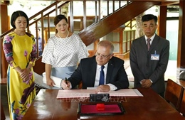 Thủ tướng Australia và Phu nhân thăm Khu Di tích Chủ tịch Hồ Chí Minh