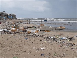 Rác ngập nhiều nơi trên bãi biển ở Long Hải 