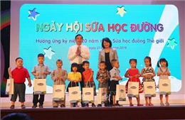 Phó Chủ tịch nước Đặng Thị Ngọc Thịnh dự Ngày hội Sữa học đường cho trẻ em tại Đà Nẵng