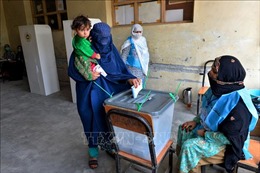 Bầu cử Tổng thống Afghanistan: Kéo dài thời gian bỏ phiếu