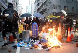 Trưởng đặc khu hành chính Hong Kong (Trung Quốc) kêu gọi người biểu tình chấm dứt bạo lực