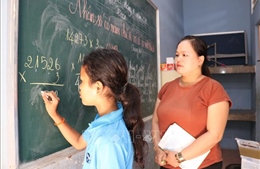 Lớp học miễn phí cho con công nhân Khmer