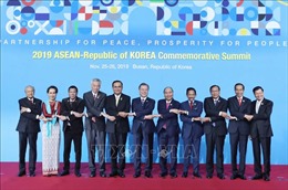 Thủ tướng Nguyễn Xuân Phúc dự phiên thứ nhất Hội nghị Cấp cao kỷ niệm 30 năm Quan hệ đối thoại ASEAN-Hàn Quốc