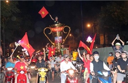 SEA Games 30: Người hâm mộ rộn ràng ăn mừng Việt Nam vô địch