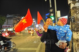  Trắng đêm &#39;đi bão&#39; mừng U22 Việt Nam vô địch SEA Games 30