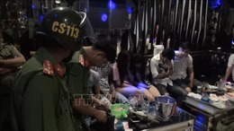 Phát hiện nhiều thanh niên sử dụng ma túy trong quán karaoke tại Bình Dương