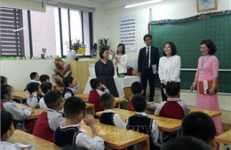 Phu nhân Bộ trưởng Ngoại giao Nhật Bản thăm trường Tiểu học Chu Văn An (Hà Nội)