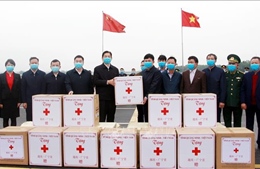Trao tặng hàng hỗ trợ tỉnh Quảng Tây (Trung Quốc) phòng, chống dịch COVID-19