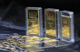 Giá vàng thế giới chạm mức cao nhất trong 7 năm