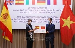 Trao hàng hỗ trợ phòng, chống dịch COVID-19 của Việt Nam tặng một số nước châu Âu