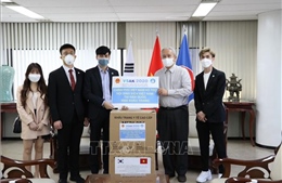 Trao tặng 25.000 khẩu trang cho cộng đồng người Việt Nam tại Hàn Quốc